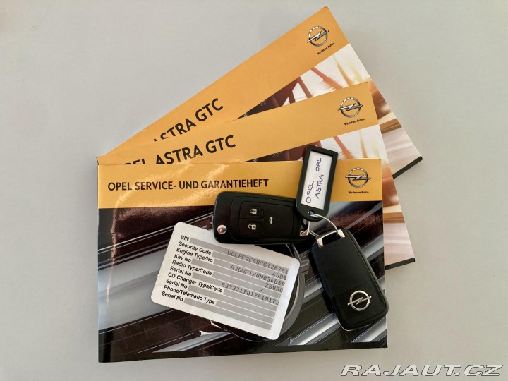 Opel Astra OPC 2,0 Turbo 206kW 2012