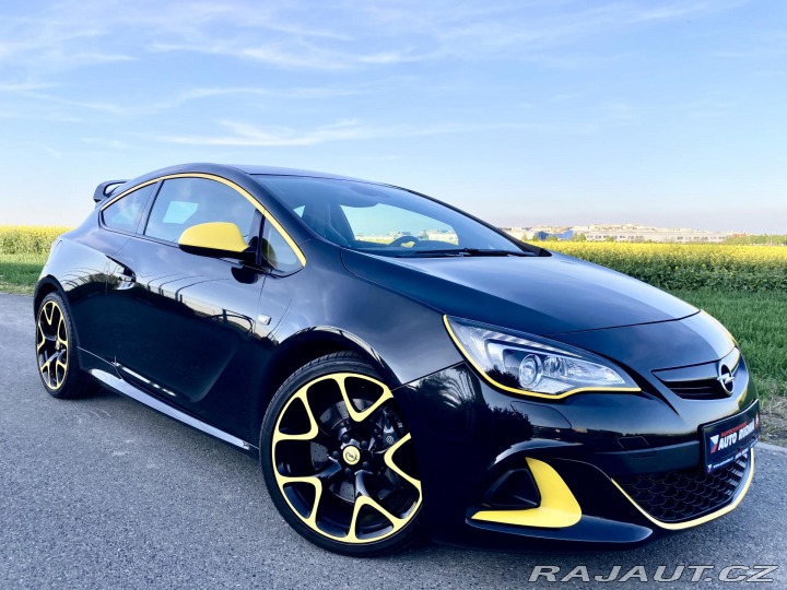 Opel Astra OPC 2,0 Turbo 206kW 2012