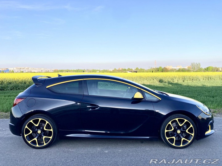Opel Astra OPC 2,0 Turbo 206kW 2012