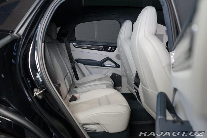 Porsche Cayenne Turbo Coupé Burmester Zár 2019