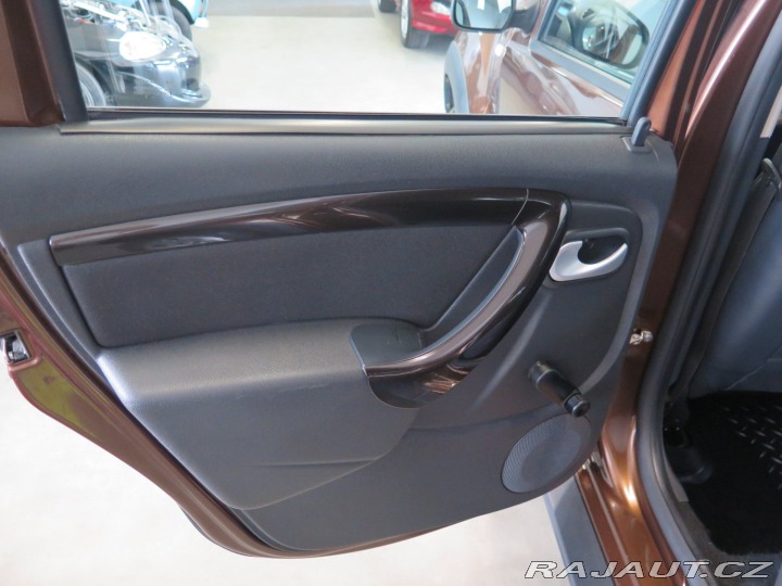 Dacia Duster 1.6 16V 4x4,klima,tažné 2011
