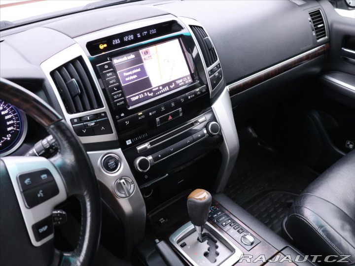 Toyota Land Cruiser 4,5 D4-D V8 200 Aut. CZ 7 2012