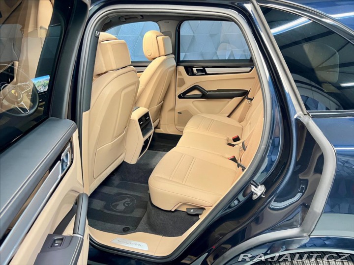 Porsche Cayenne PLATINUM EDITION, BOSE, V 2022