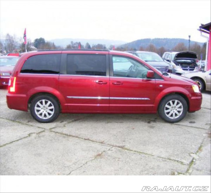 Chrysler Town & Country 3,6 V6, benzin + LPG 2013