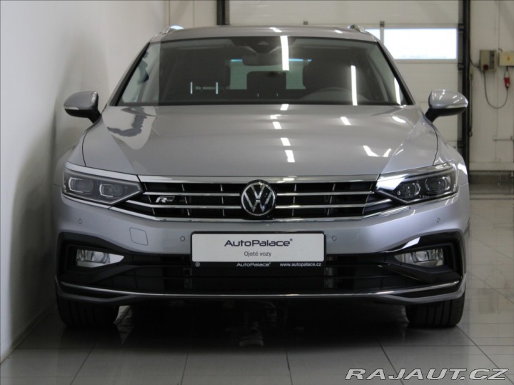 Volkswagen Passat 2,0 TDi 147kW 4M R-line I 2025