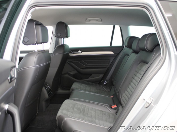 Volkswagen Passat 2,0 TDi 147kW 4M R-line I 2025
