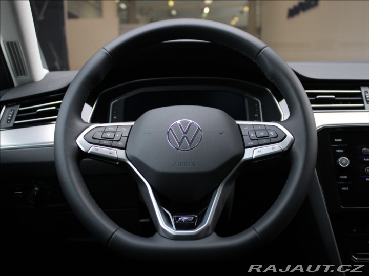 Volkswagen Passat 2,0 TDi 147kW 4M R-line I 2025