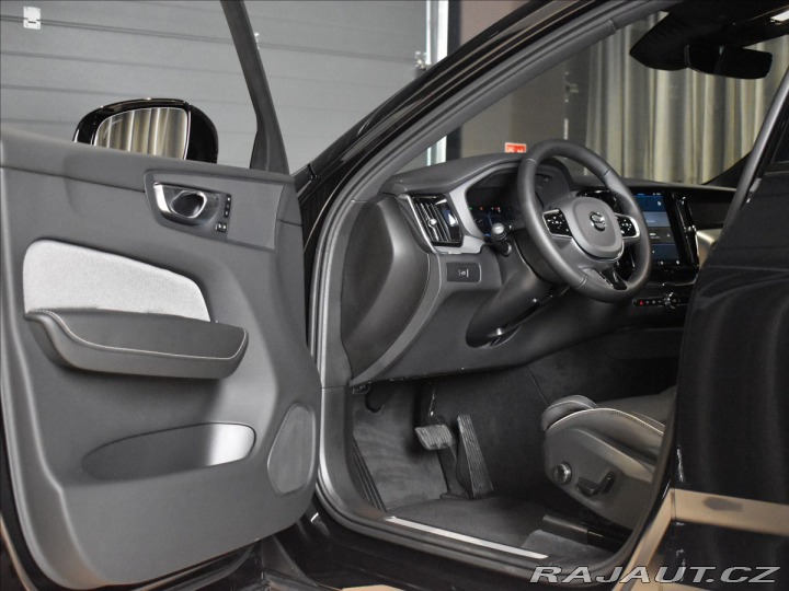 Volvo XC60 2,0 B5 AWD Plus Dark 2025