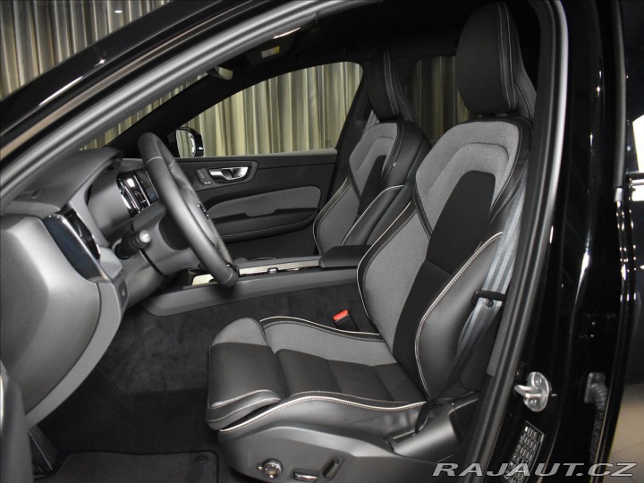 Volvo XC60 2,0 B5 AWD Plus Dark 2025