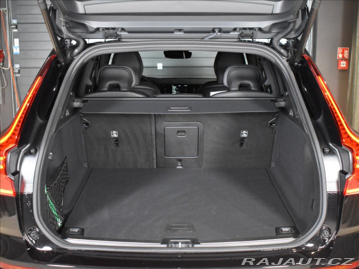Volvo XC60 2,0 B5 AWD Plus Dark 2025