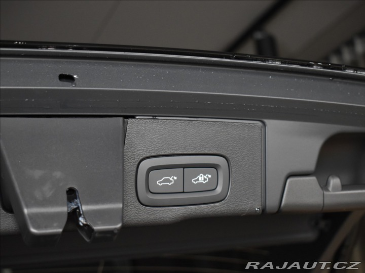 Volvo XC60 2,0 B5 AWD Plus Dark 2025