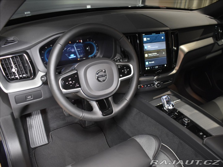 Volvo XC60 2,0 B5 AWD Plus Dark 2025