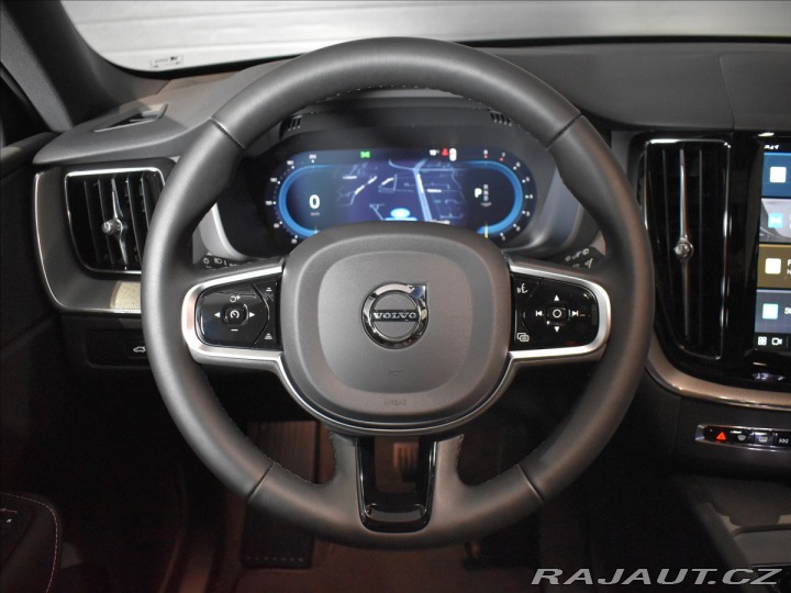 Volvo XC60 2,0 B5 AWD Plus Dark 2025