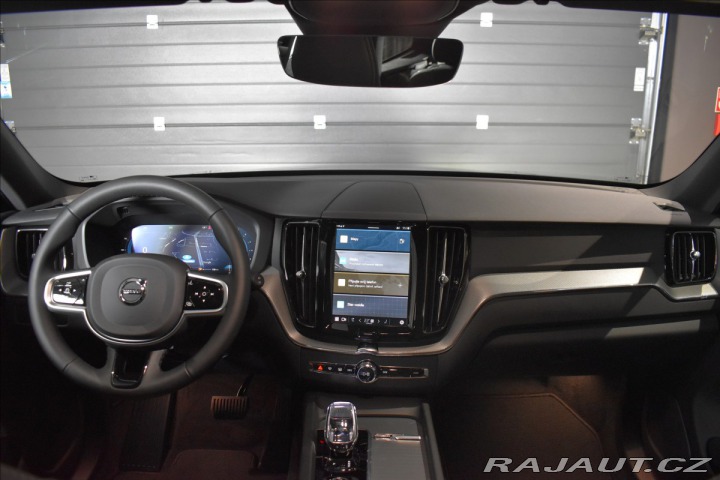 Volvo XC60 2,0 B5 AWD Plus Dark 2025