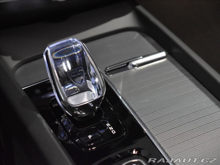 Volvo XC60 2,0 B5 AWD Plus Dark 2025