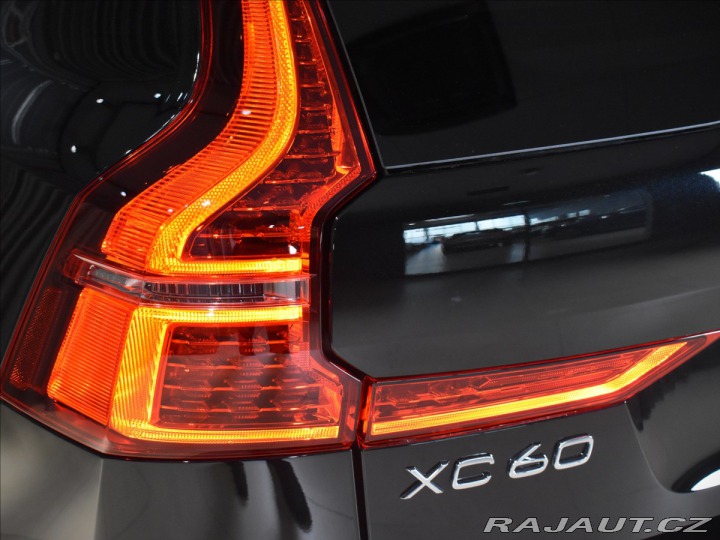 Volvo XC60 2,0 B5 AWD Plus Dark 2025