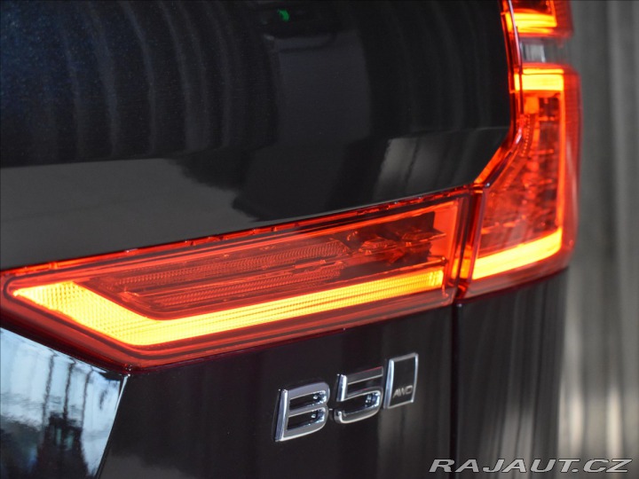 Volvo XC60 2,0 B5 AWD Plus Dark 2025