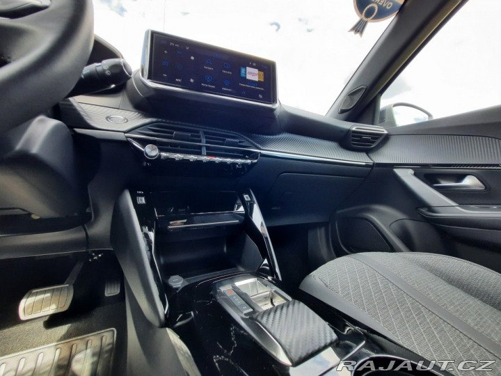 Peugeot 2008 ALLURE 1,2 PT 130k EAT8 2024