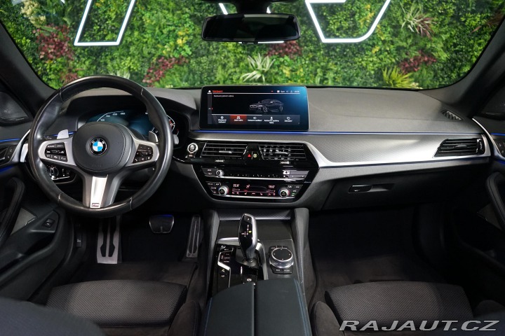 BMW 5 M550ix 390kW H/K Tažné 36 2021