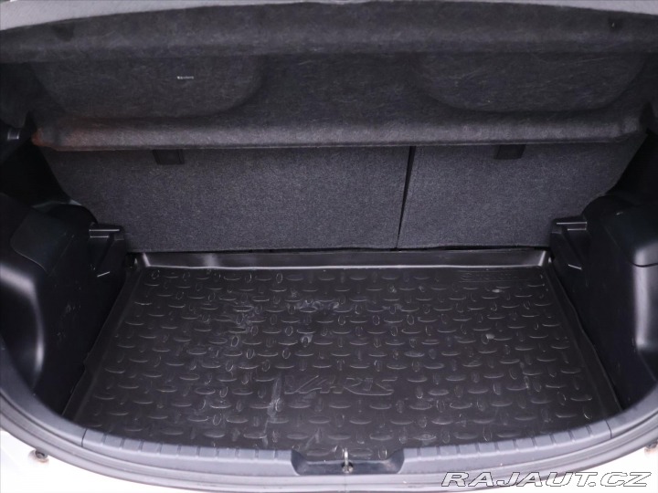 Toyota Yaris 1,3 VVT-i 73kW CVT CZ 1.M 2012