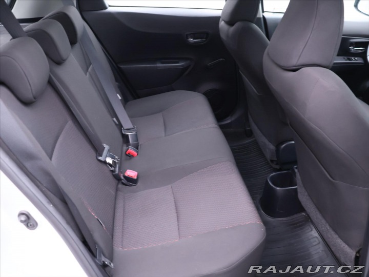 Toyota Yaris 1,3 VVT-i 73kW CVT CZ 1.M 2012