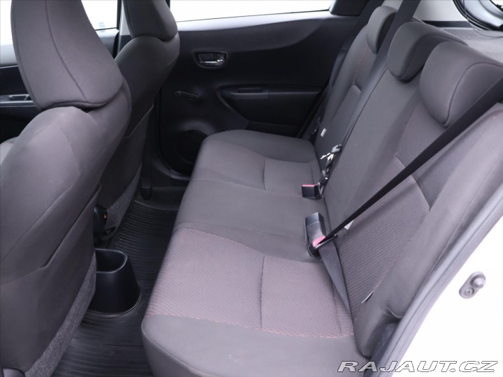 Toyota Yaris 1,3 VVT-i 73kW CVT CZ 1.M 2012