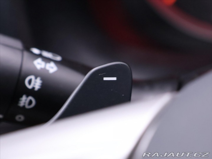 Toyota Yaris 1,3 VVT-i 73kW CVT CZ 1.M 2012