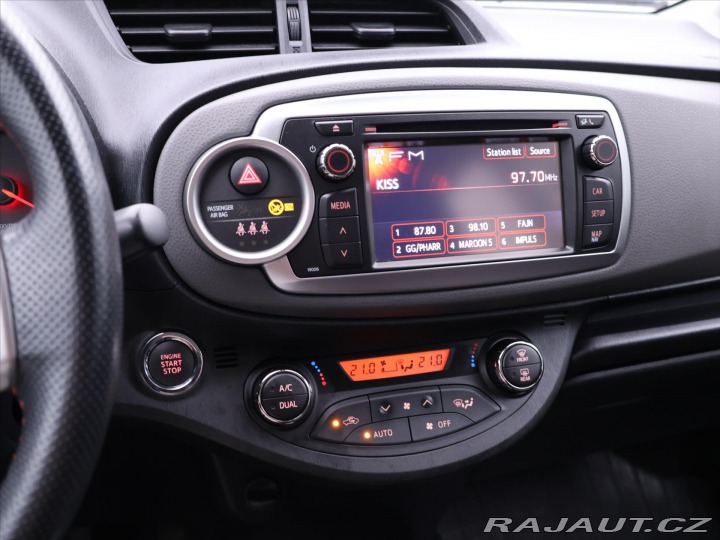 Toyota Yaris 1,3 VVT-i 73kW CVT CZ 1.M 2012
