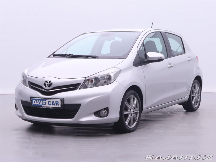 Toyota Yaris 1,3 VVT-i 73kW CVT CZ 1.M 2012
