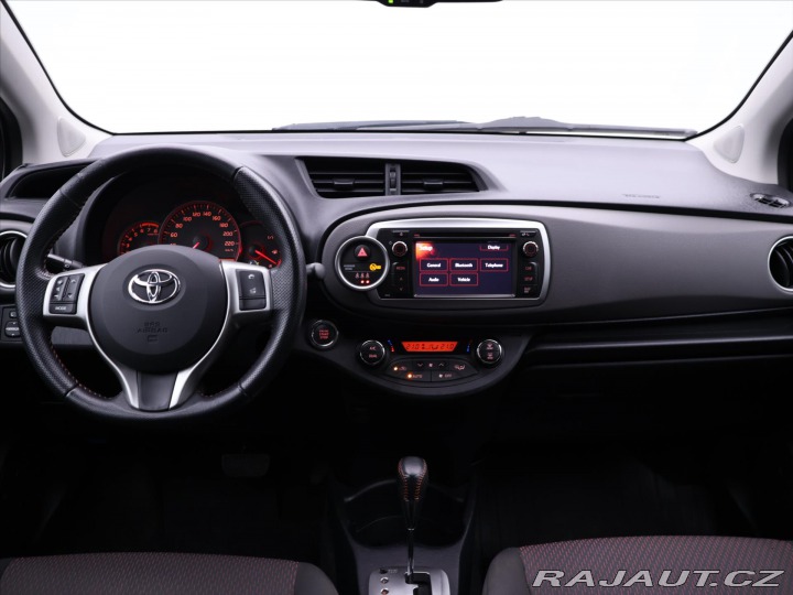 Toyota Yaris 1,3 VVT-i 73kW CVT CZ 1.M 2012