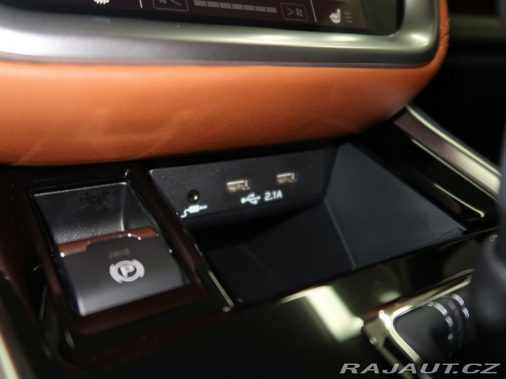 Subaru Outback TOURING+hnědá kůže. Dodán 2025