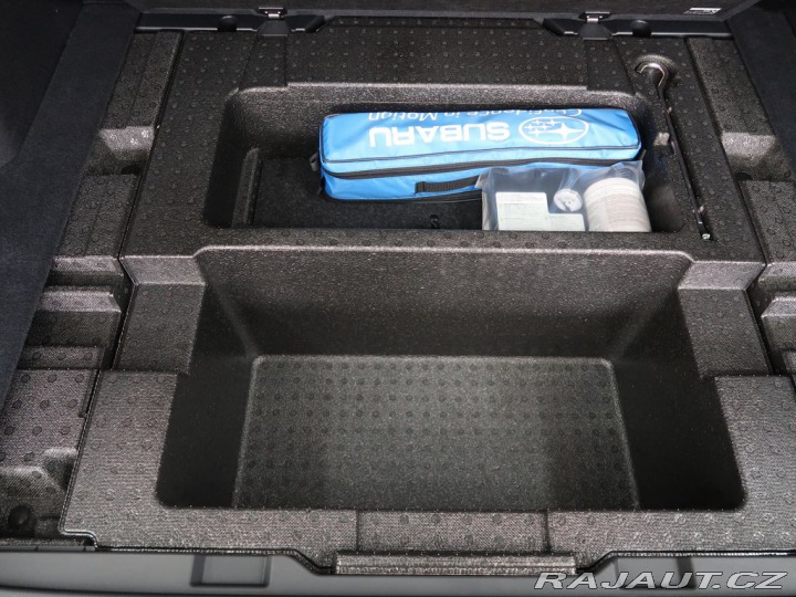 Subaru Outback TOURING + hnědá kůže.REZE 2025