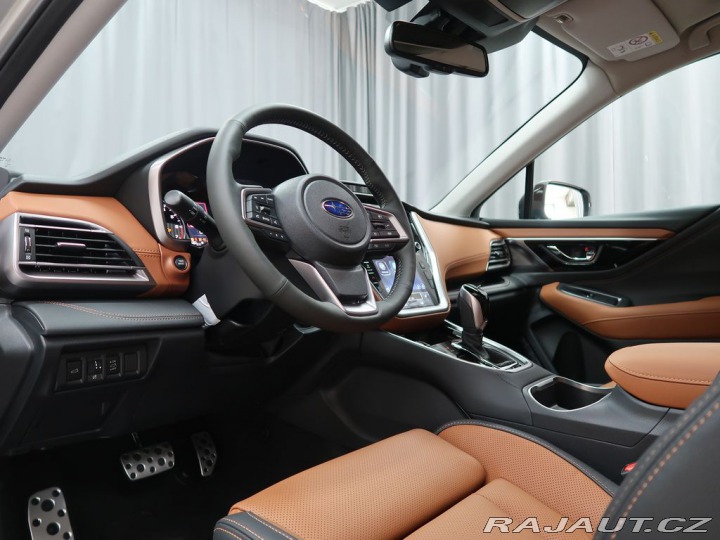 Subaru Outback TOURING + hnědá kůže. 2025