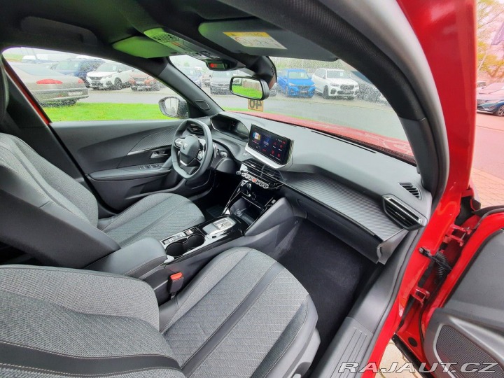 Peugeot 2008 ALLURE 1,2 PT EAT8 2024