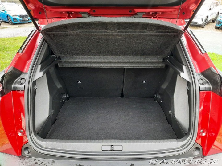Peugeot 2008 ALLURE 1,2 PT EAT8 2024