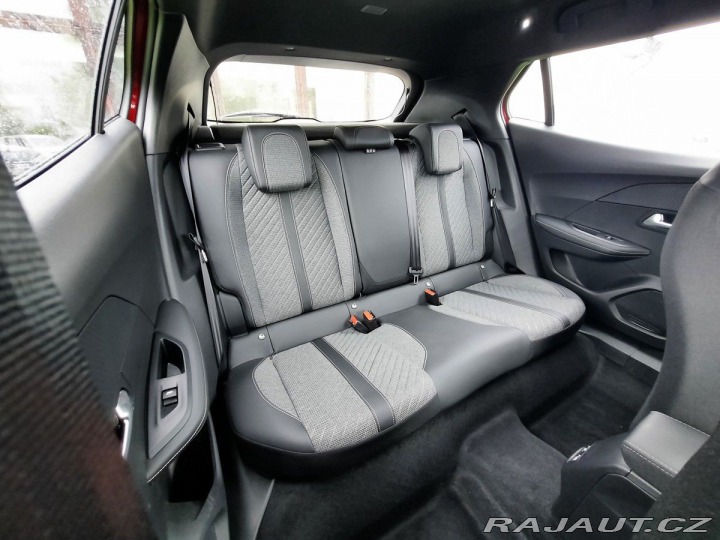Peugeot 2008 ALLURE 1,2 PT EAT8 2024