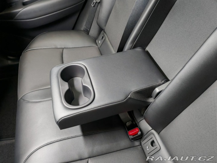 Toyota Corolla Cross 2,0 Hybrid e-CVT Executiv 2024