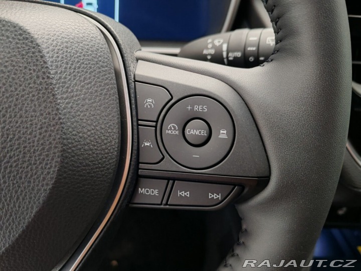 Toyota Corolla Cross 2,0 Hybrid e-CVT Executiv 2024