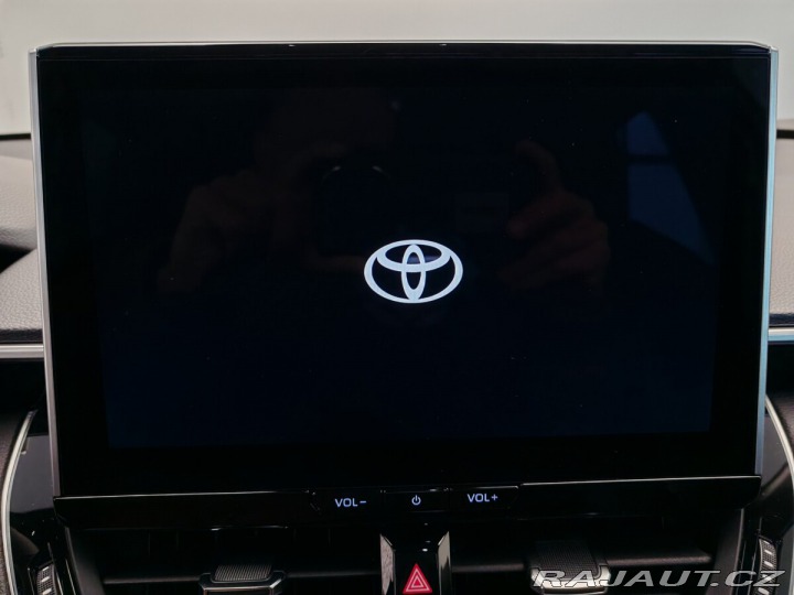 Toyota Corolla Cross 2,0 Hybrid e-CVT Executiv 2024