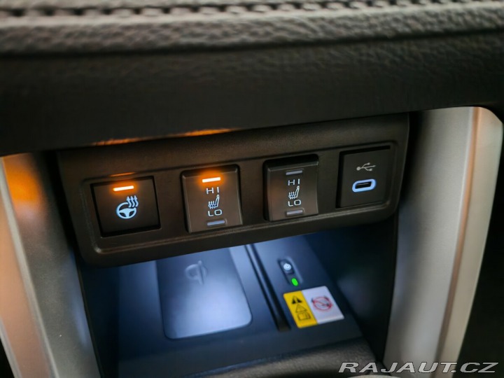 Toyota Corolla Cross 2,0 Hybrid e-CVT Executiv 2024