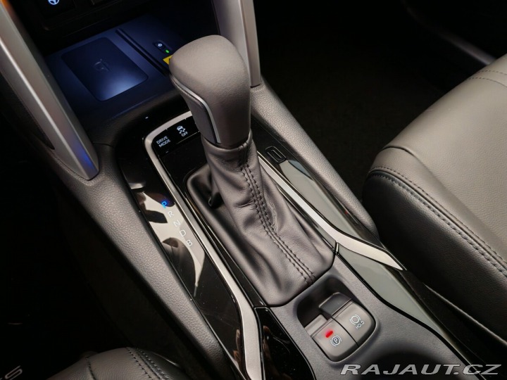 Toyota Corolla Cross 2,0 Hybrid e-CVT Executiv 2024