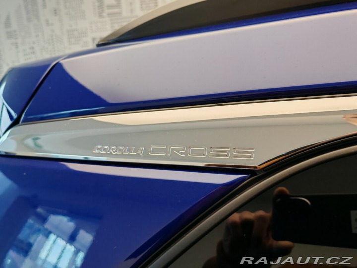 Toyota Corolla Cross 2,0 Hybrid e-CVT Executiv 2024