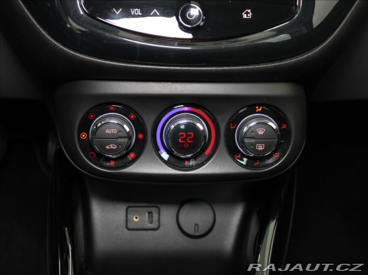 Opel Corsa 1,4 i 74kW Dynamic 2.maj 2015
