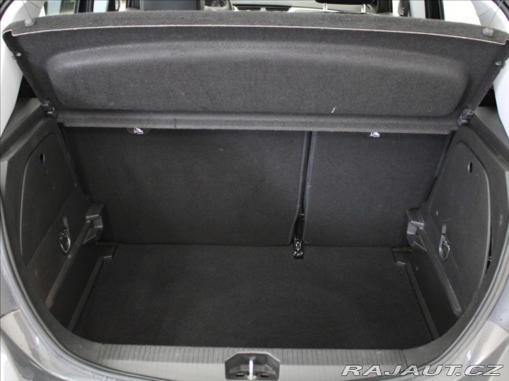 Opel Corsa 1,4 i 74kW Dynamic 2.maj 2015