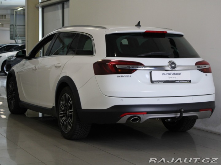 Opel Insignia 2,0 CDTi 4x4 AT Country T 2015