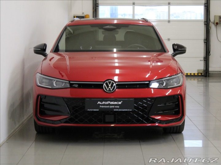 Volkswagen Passat 2,0 TDi R-Line PANO Tažné 2025