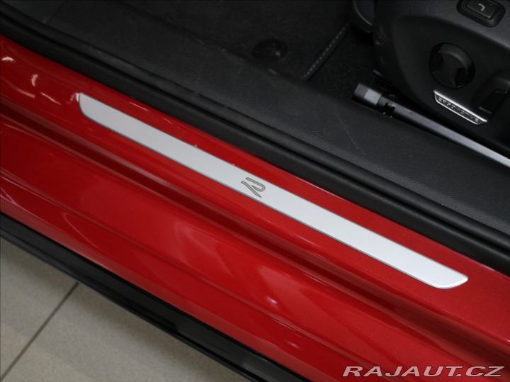 Volkswagen Passat 2,0 TDi R-Line PANO Tažné 2025