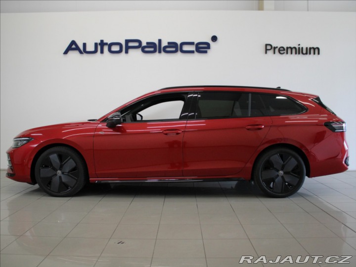 Volkswagen Passat 2,0 TDi R-Line PANO Tažné 2025