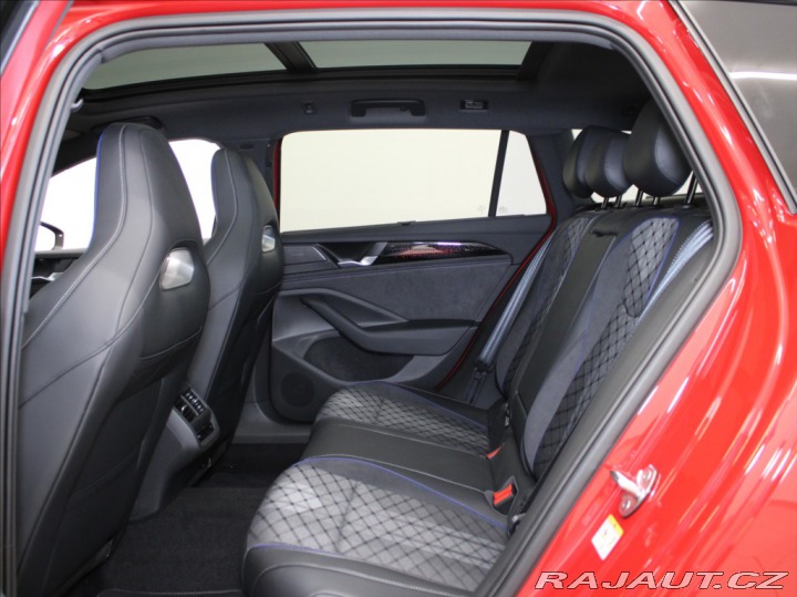 Volkswagen Passat 2,0 TDi R-Line PANO Tažné 2025