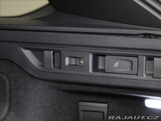 Volkswagen Passat 2,0 TDi R-Line PANO Tažné 2025